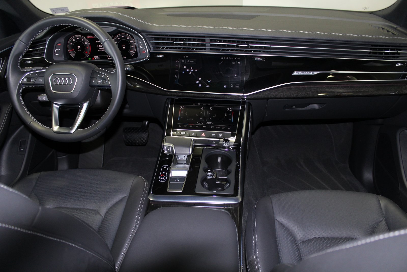 2024 Audi Q8 55 Premium Plus photo 2