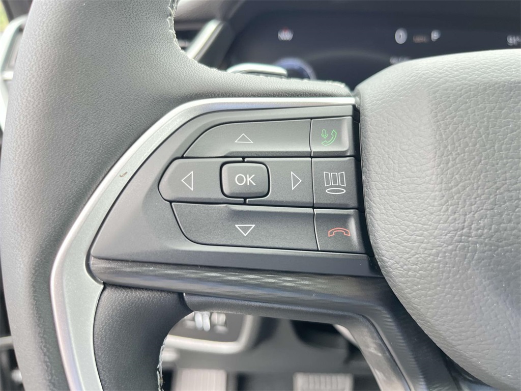 2025 Jeep Grand Cherokee Laredo X photo 12