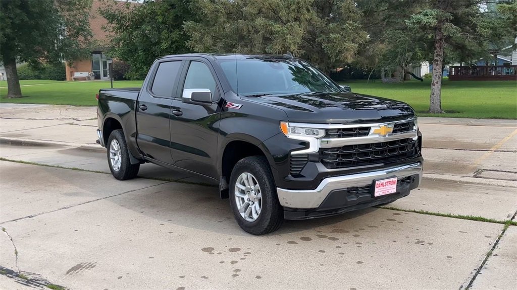 Used 2022 Chevrolet Silverado 1500 LT with VIN 2GCUDDED5N1506833 for sale in Oslo, Minnesota