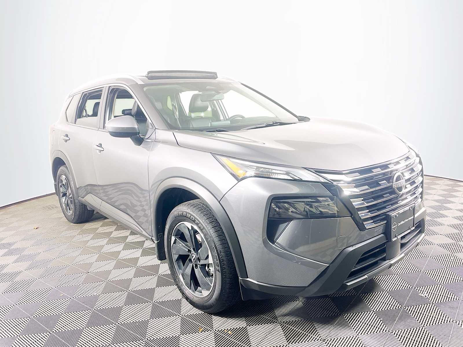 2024 Nissan Rogue SV photo 3