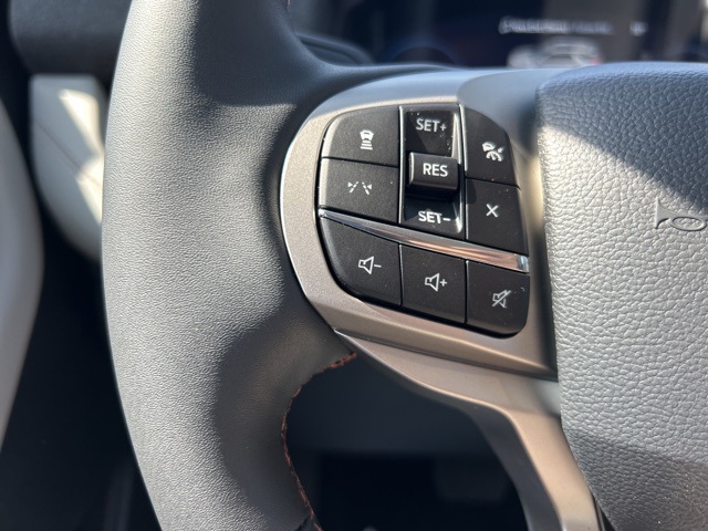 2025 Ford Explorer photo 24