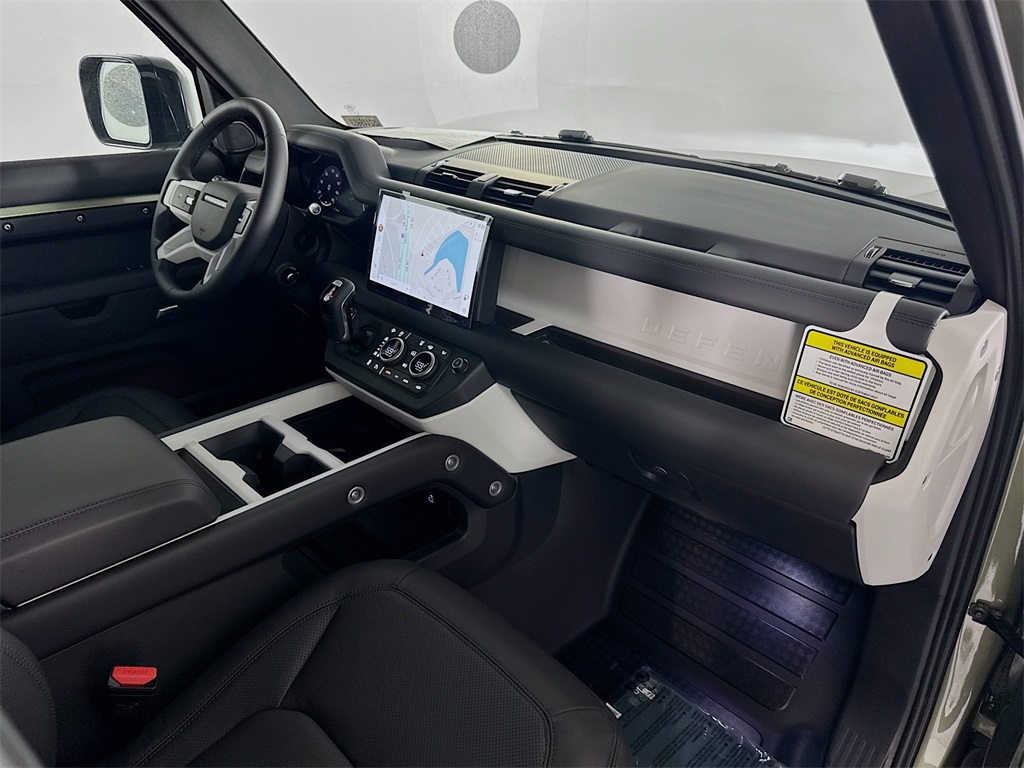 2025 Land Rover Defender 130 X-Dynamic SE photo 20