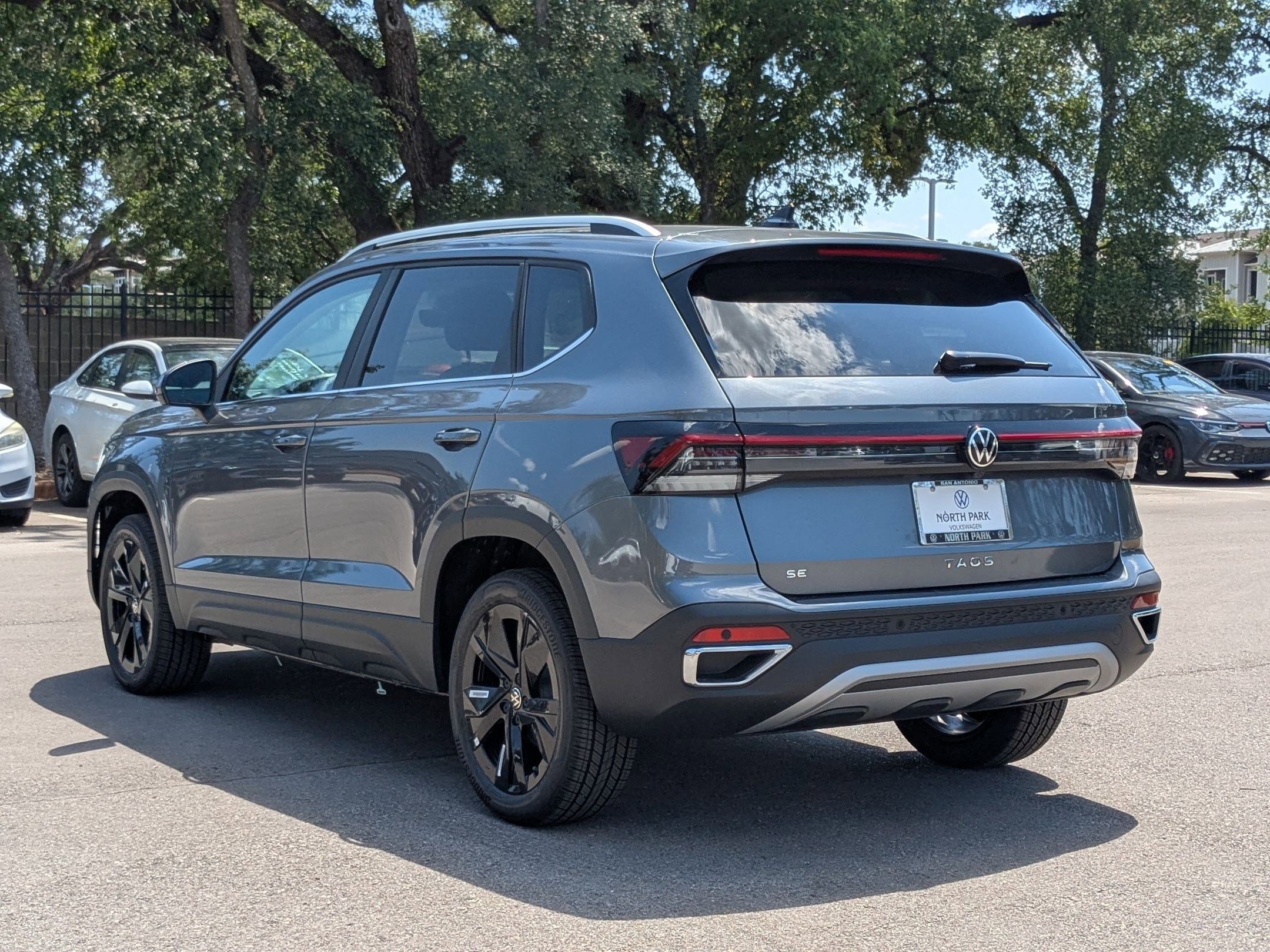 2025 Volkswagen Taos SE photo 3