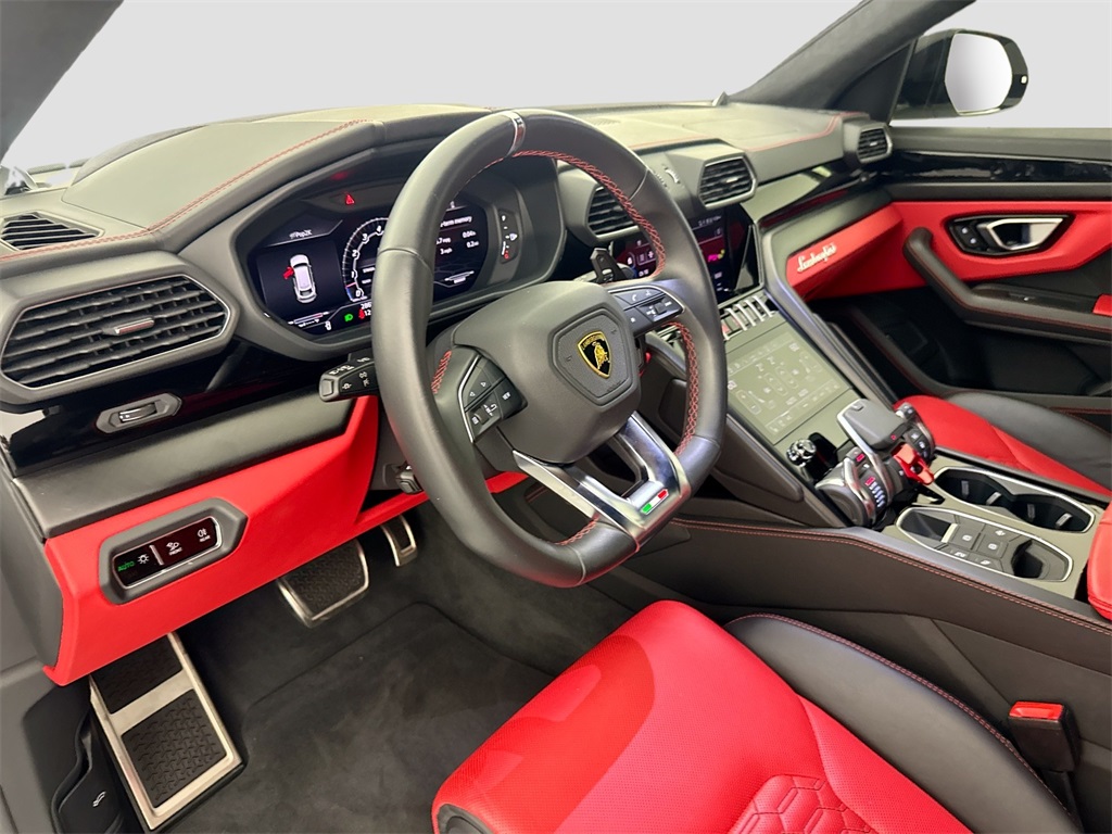 2022 Lamborghini Urus photo 9