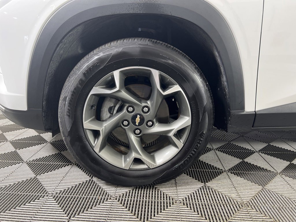 2025 Chevrolet Trax LT photo 27