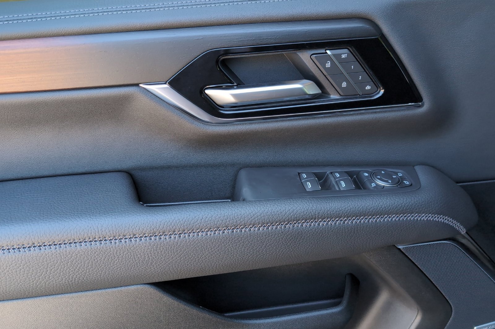 2025 Gmc Yukon Denali photo 11