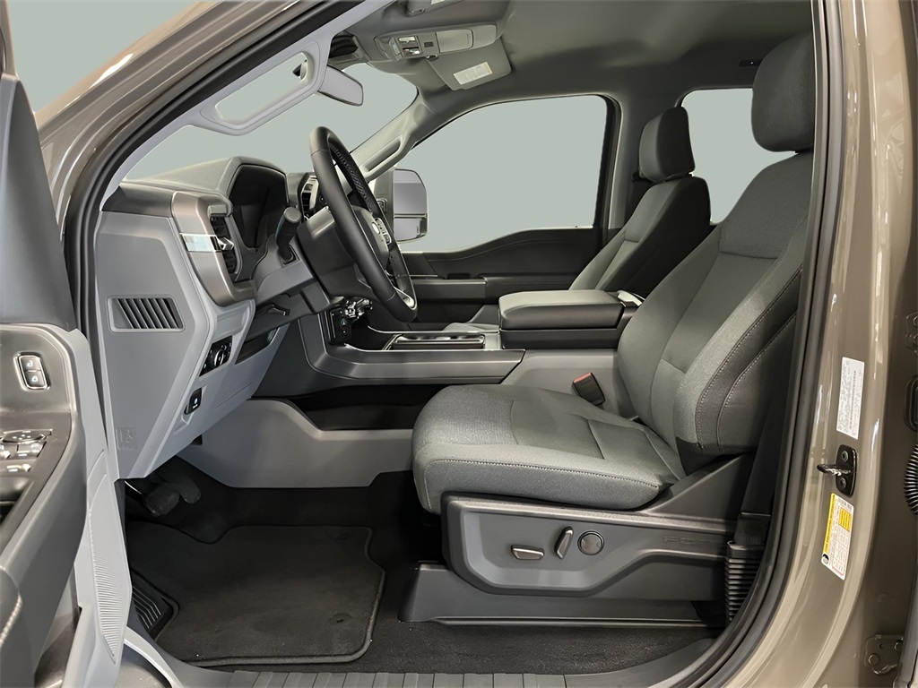 2025 Ford F-150 XLT photo 14