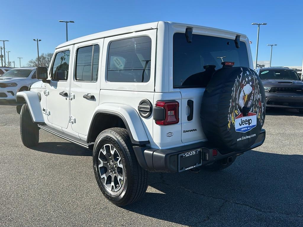 2025 Jeep Wrangler Sahara photo 4