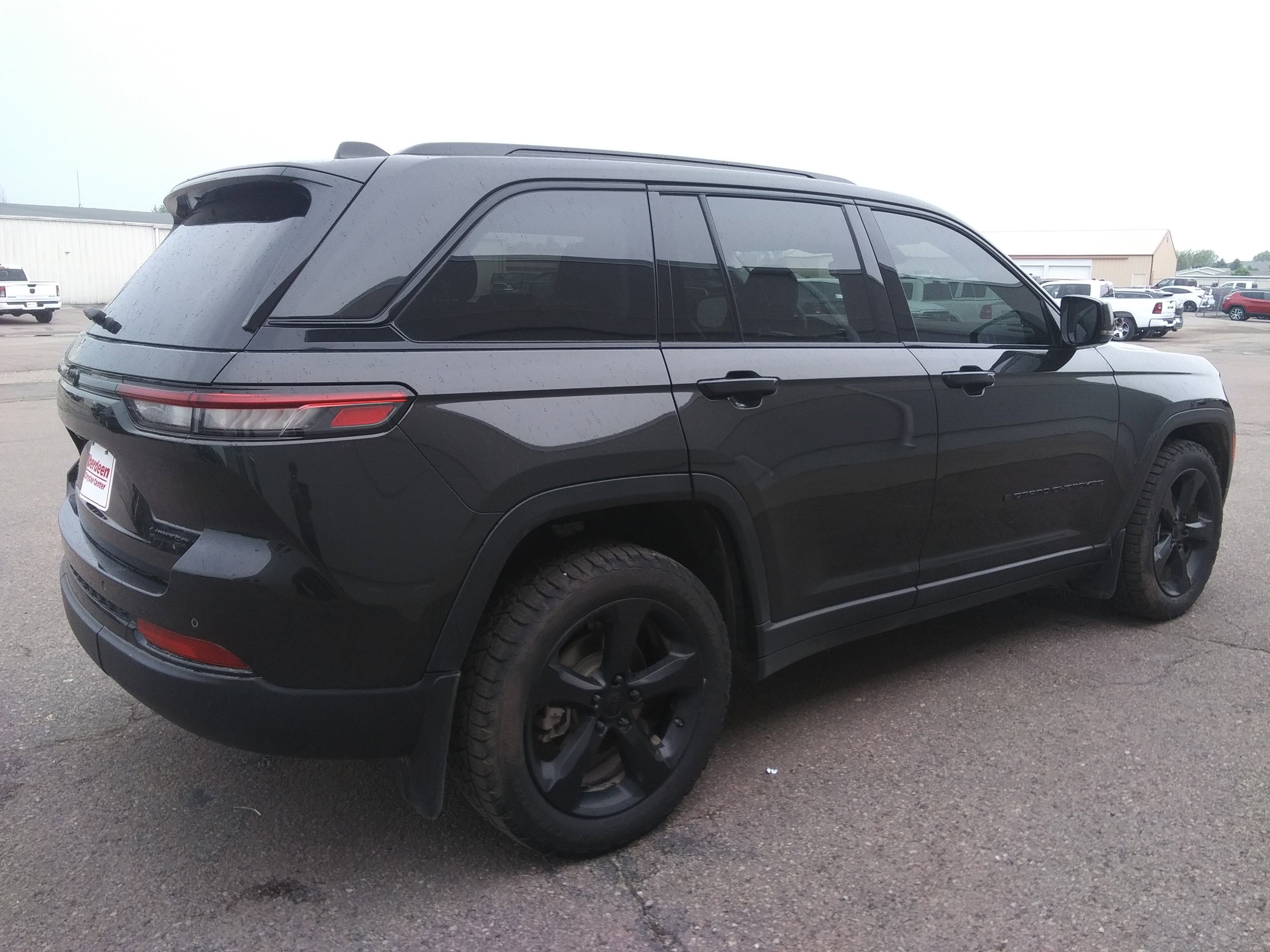 2023 Jeep Grand Cherokee Limited photo 2