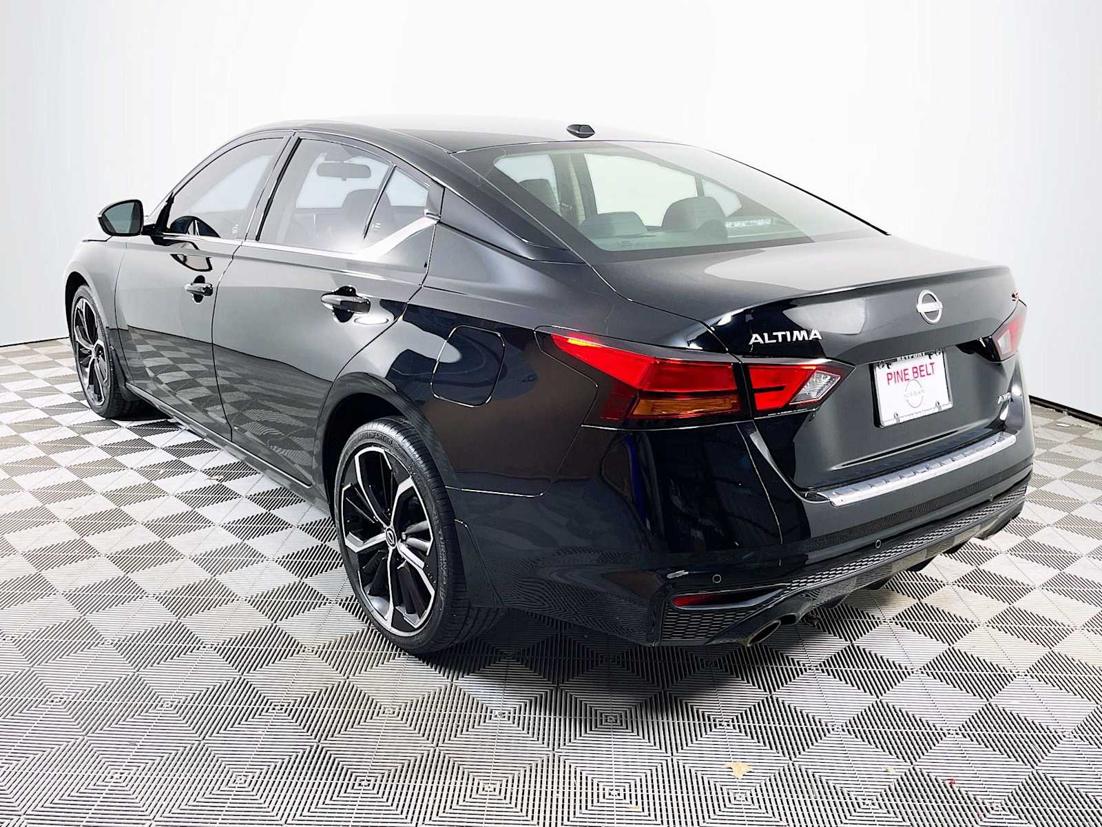 2023 Nissan Altima 2.5 SR photo 6