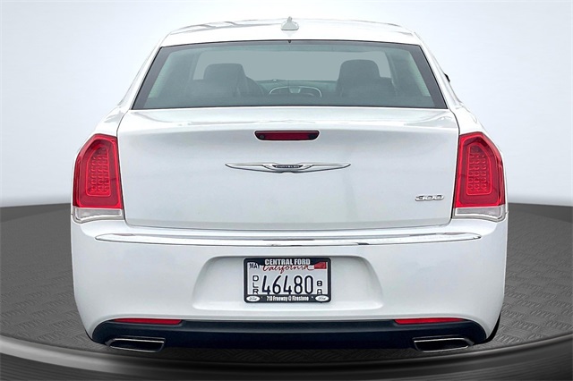 2019 Chrysler 300 Limited photo 4