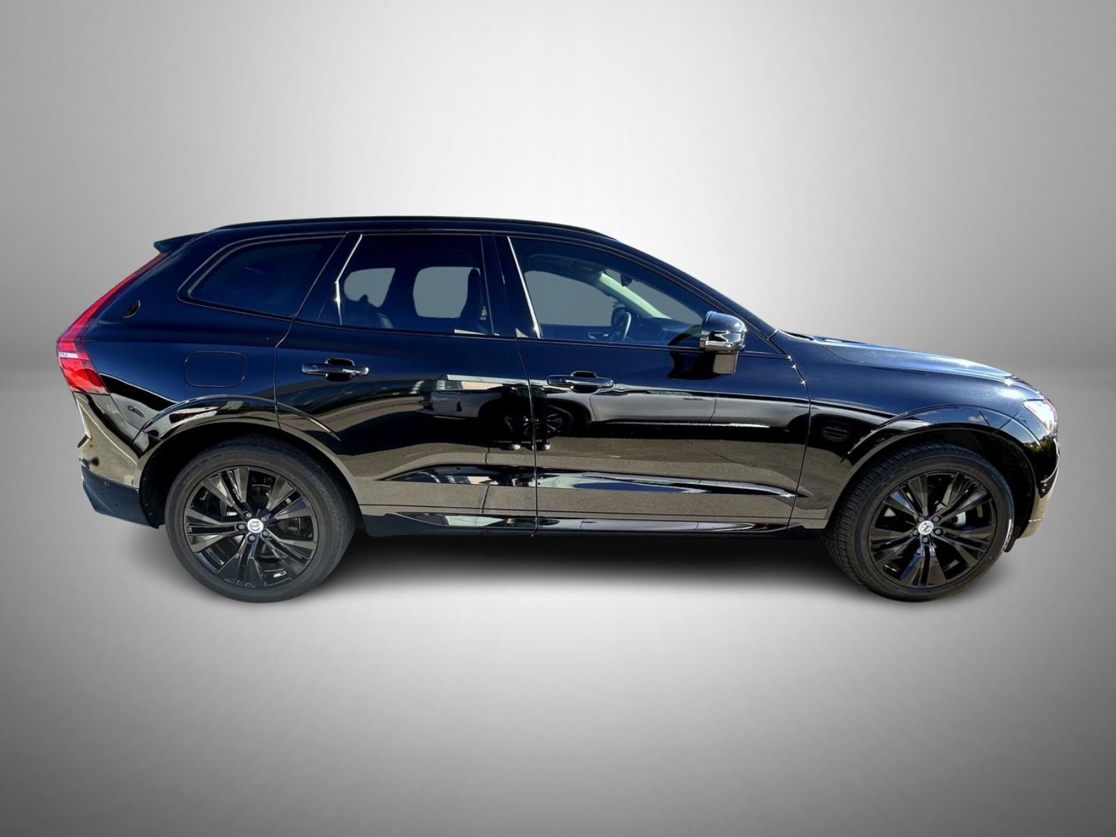 2024 Volvo XC60 B5 Plus photo 4