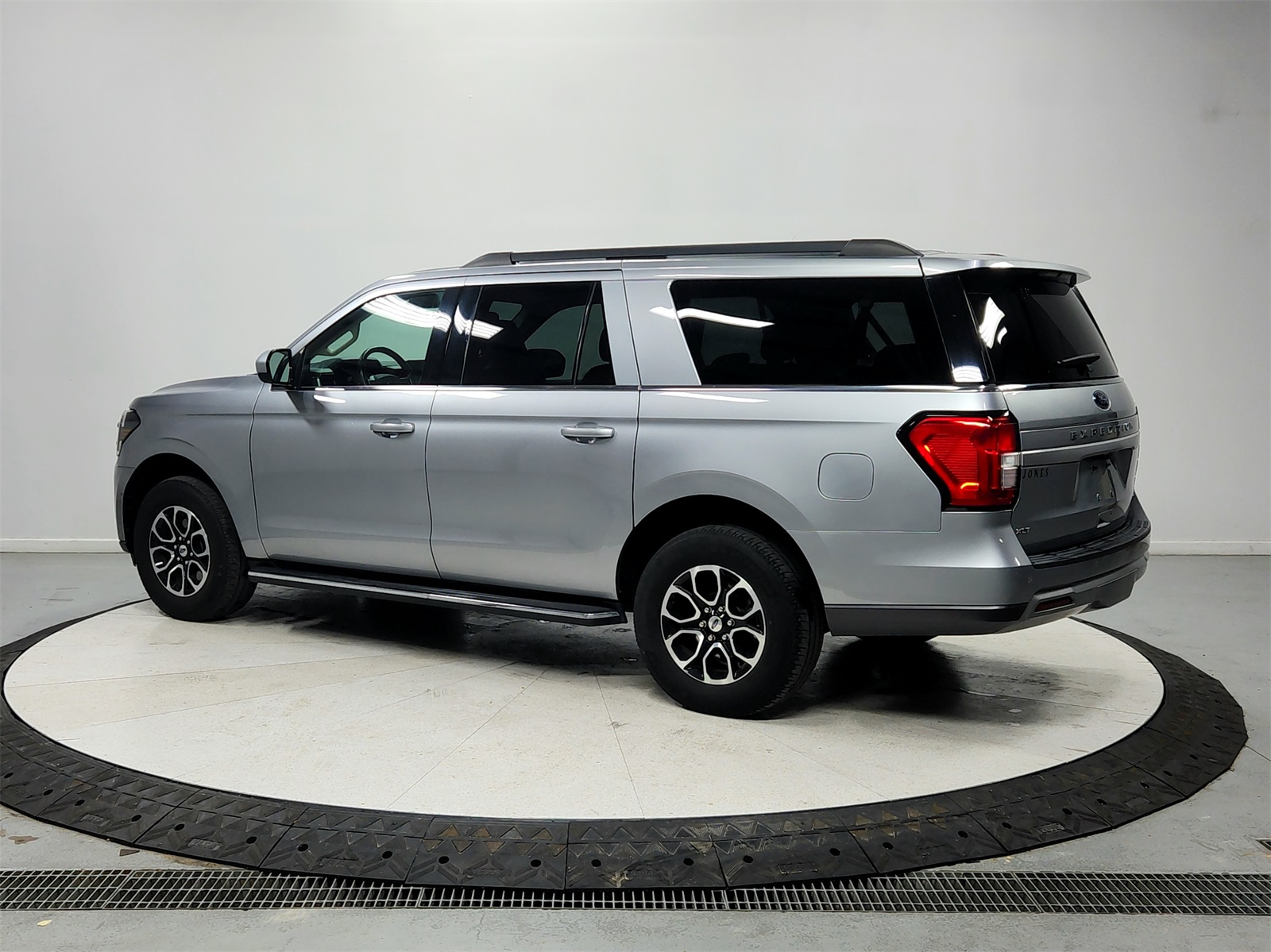 2023 Ford Expedition MAX XLT photo 3