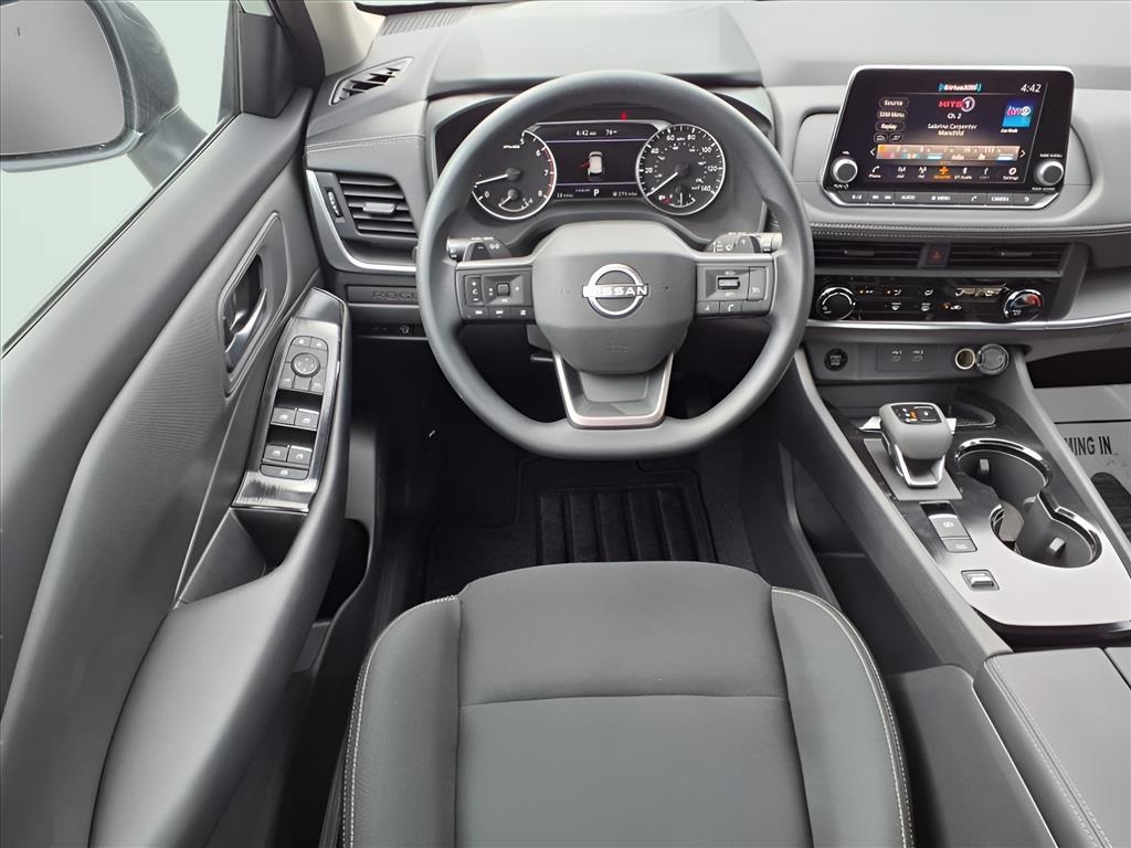 2025 Nissan Rogue S photo 13