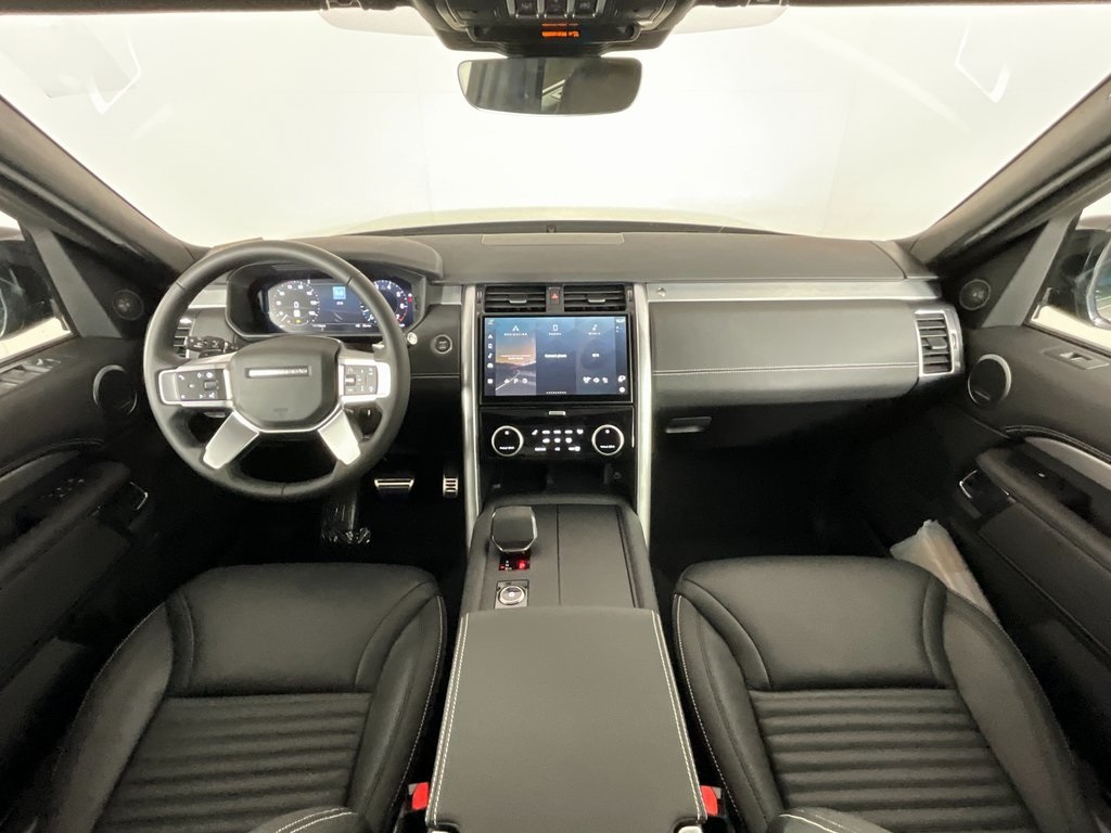2025 Land Rover Discovery SE photo 3