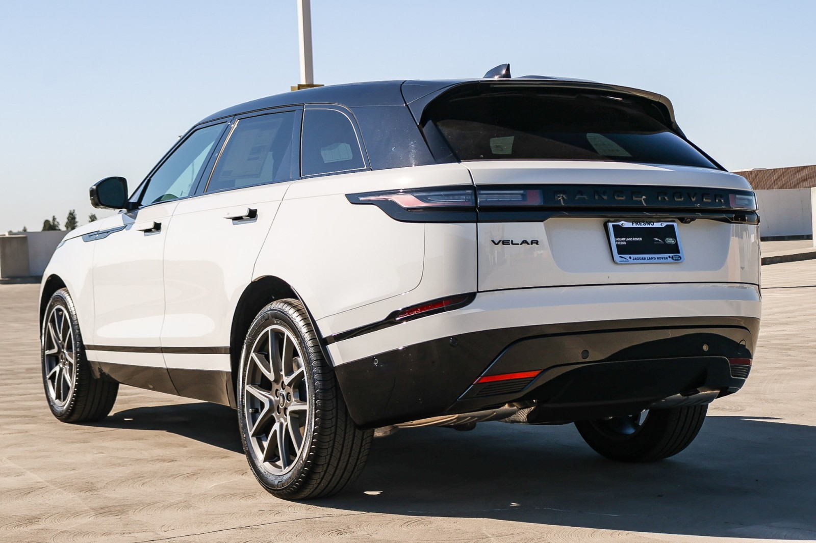 2026 Land Rover Range Rover Velar SE photo 4