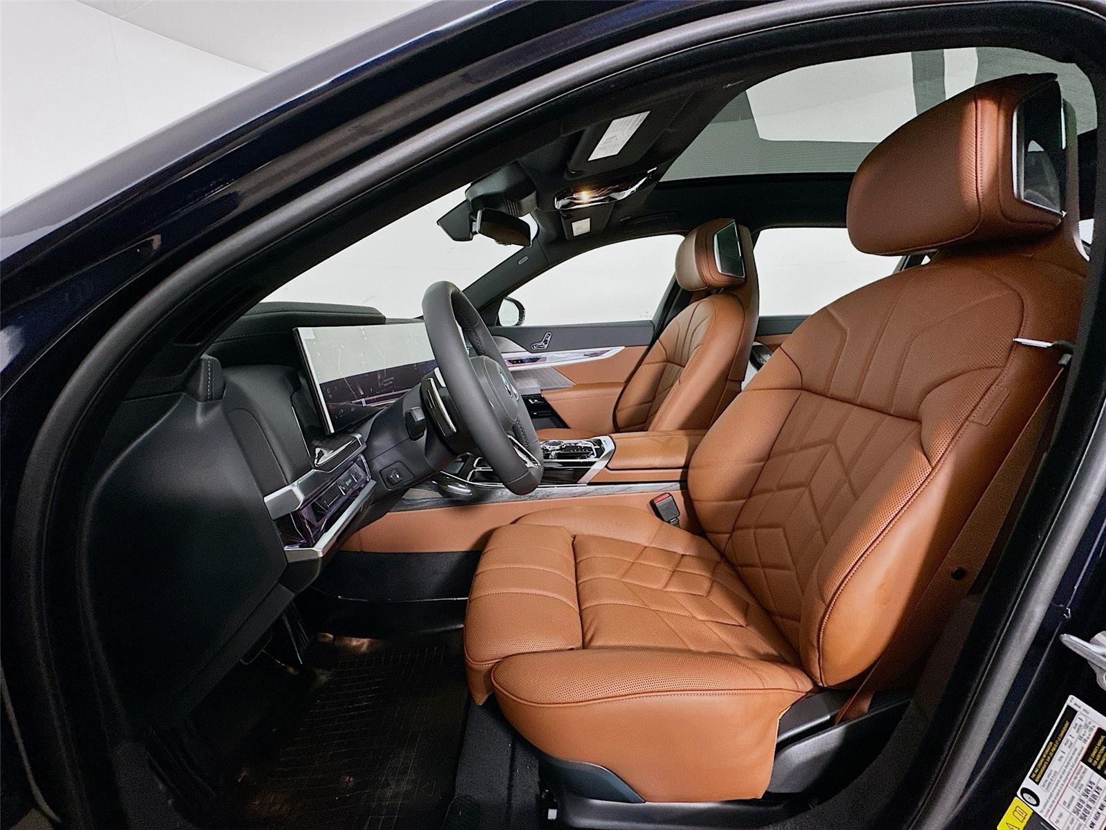2026 Bmw 750e photo 21