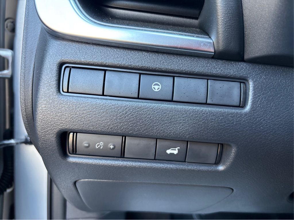 2021 Nissan Rogue SV photo 32