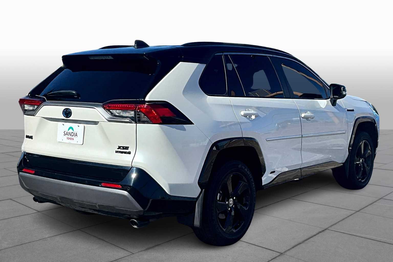 2021 Toyota RAV4 Hybrid XSE photo 11