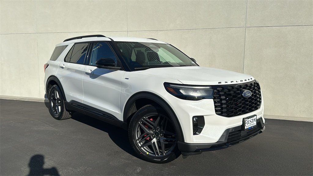 2026 Ford Explorer ST-LINE's photo