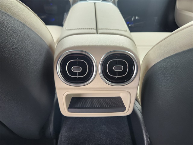 2025 Mercedes Benz C 300 4MATIC photo 13