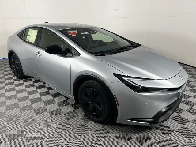 2026 Toyota Prius LE's photo