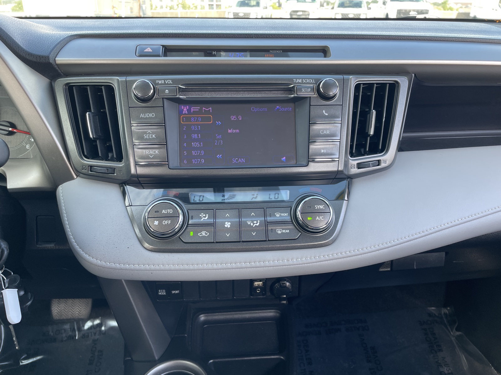2013 Toyota RAV4 XLE photo 16