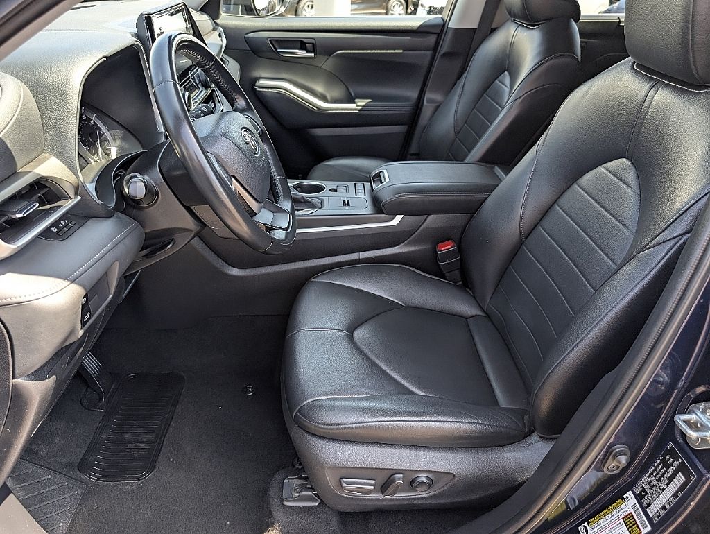 2022 Toyota Highlander XLE photo 24