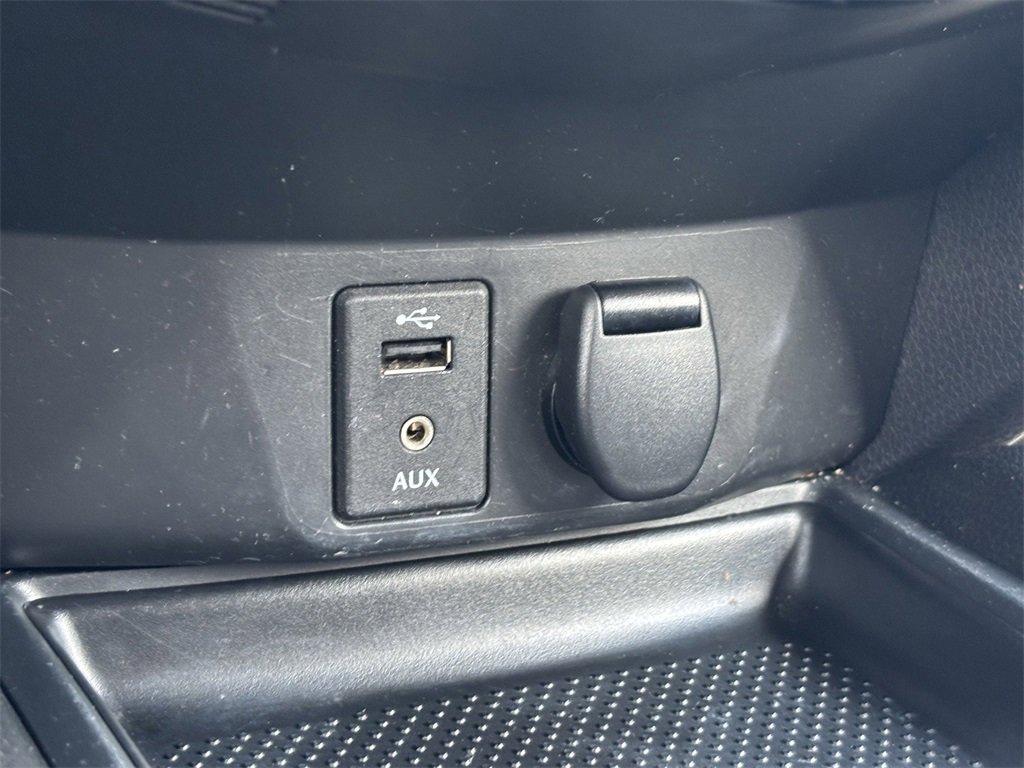 2016 Nissan Rogue SV photo 28