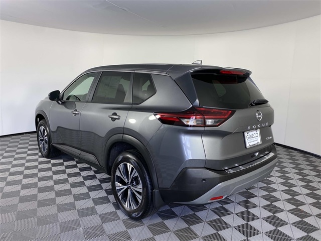 2022 Nissan Rogue SV photo 2