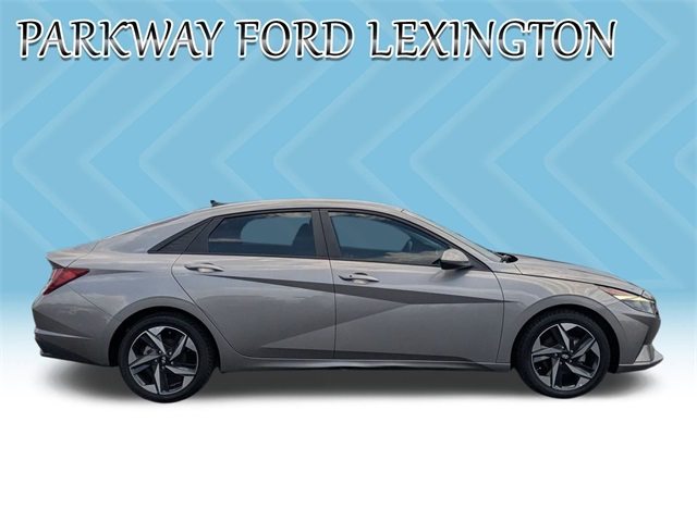 2023 Hyundai Elantra SEL photo 4