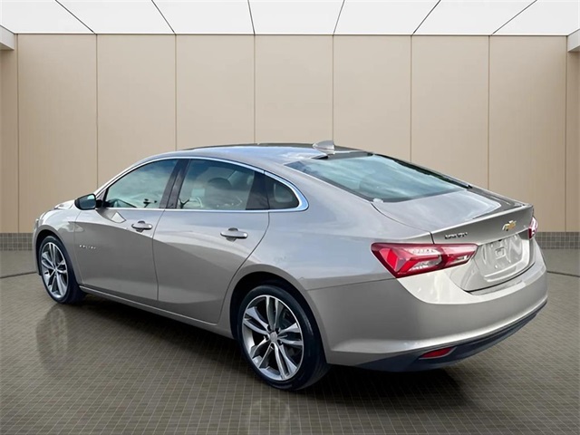 2022 Chevrolet Malibu 1LT photo 2