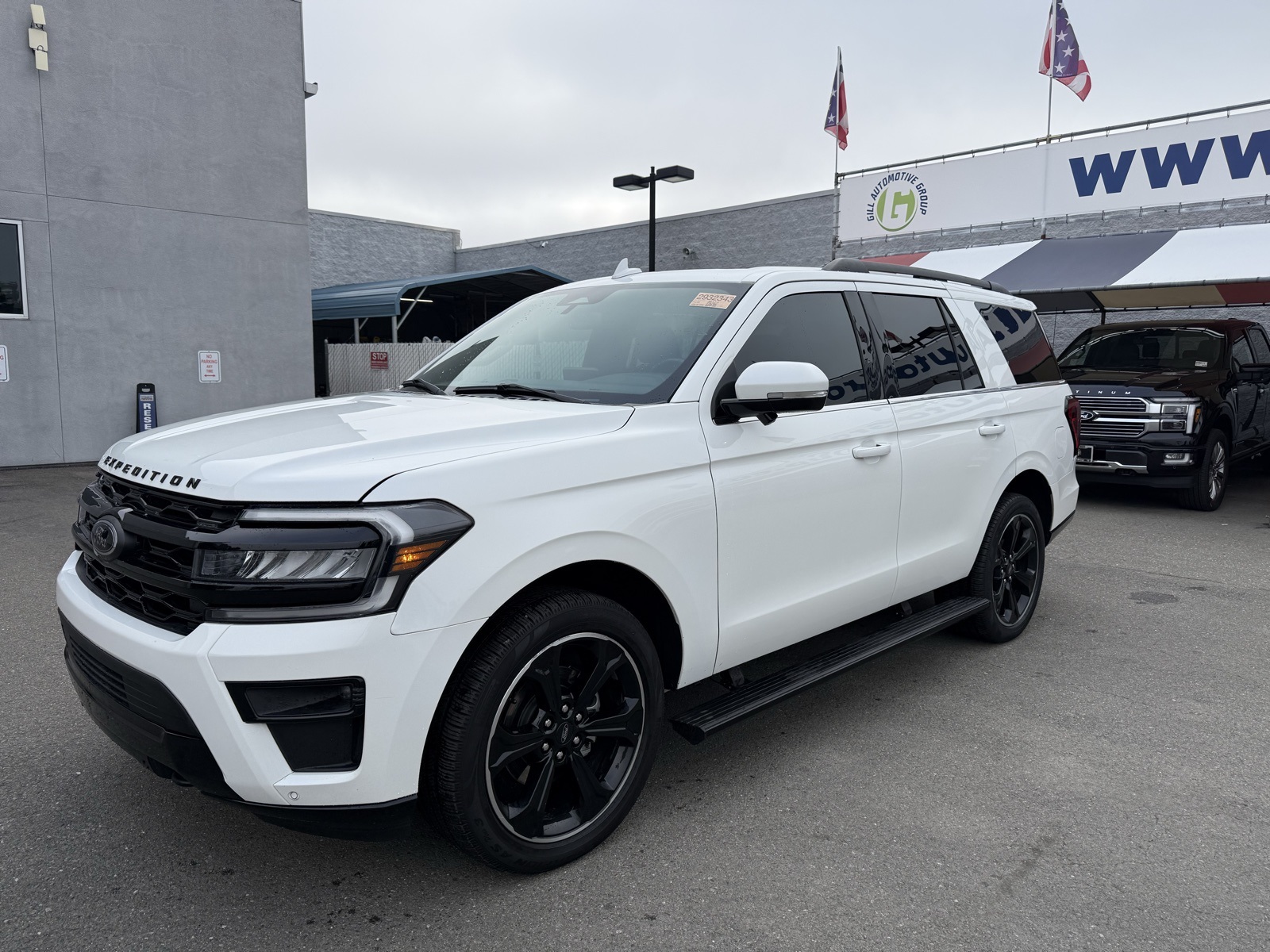 2023 Ford Expedition Limited's photo