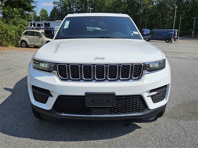 2025 Jeep Grand Cherokee Laredo photo 2