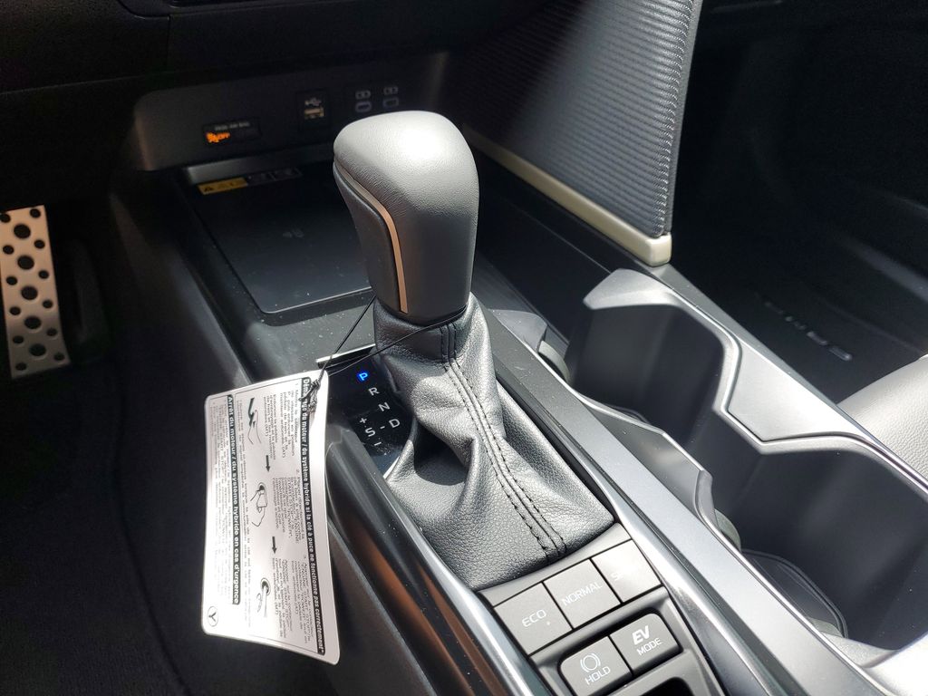 2025 Toyota Camry SE photo 18