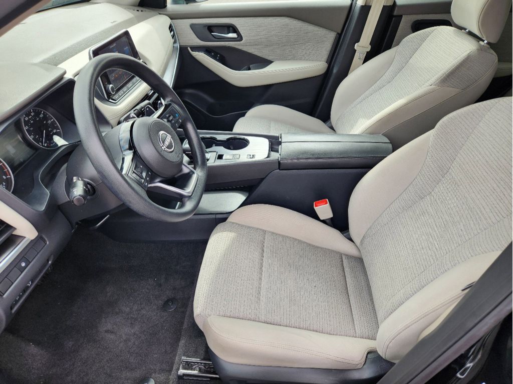 2023 Nissan Rogue SV photo 6