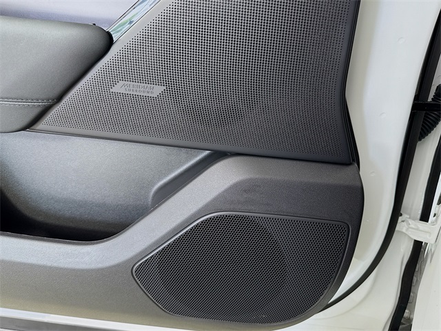 2026 Land Rover Range Rover Velar SE photo 20