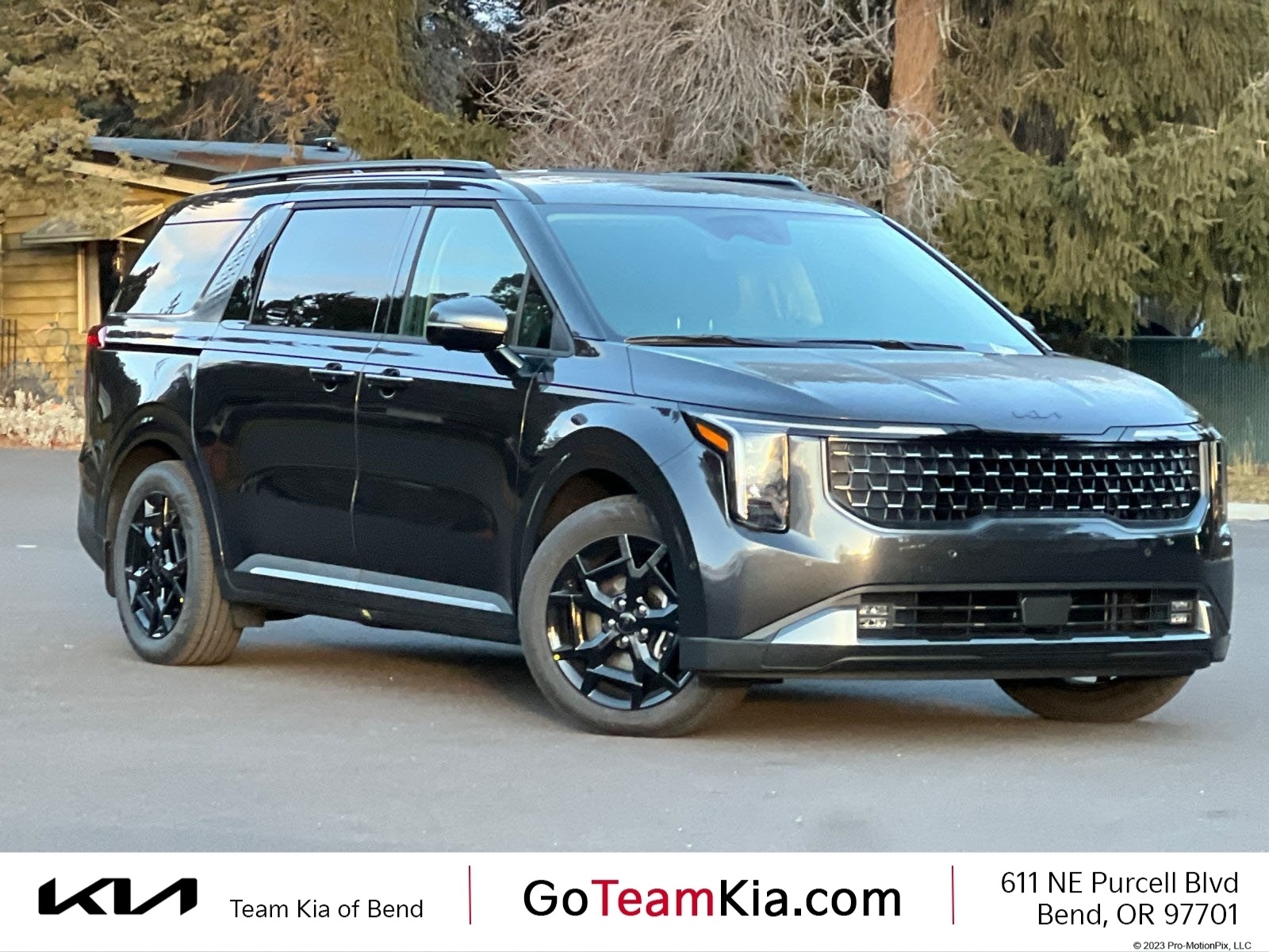 2025 Kia Carnival SX's photo