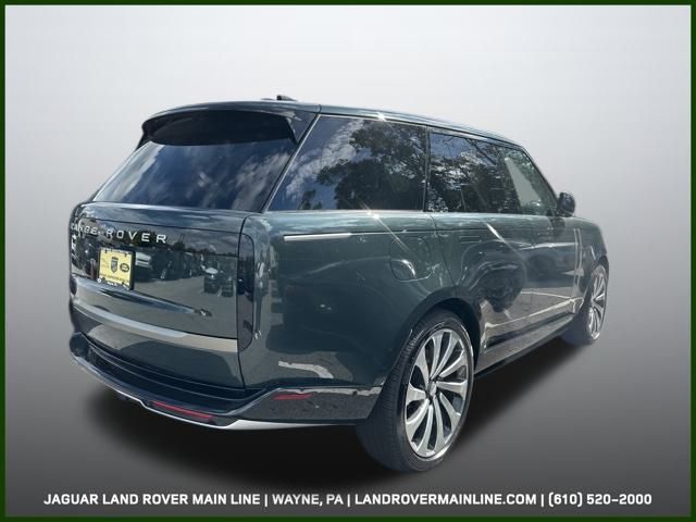 2025 Land Rover Range Rover SE photo 3