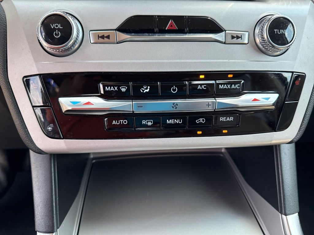 2023 Ford Explorer XLT photo 21