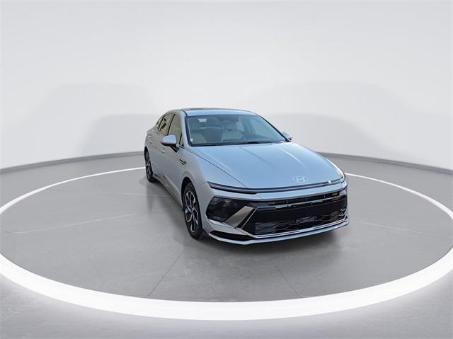 2025 Hyundai Sonata SEL photo 2