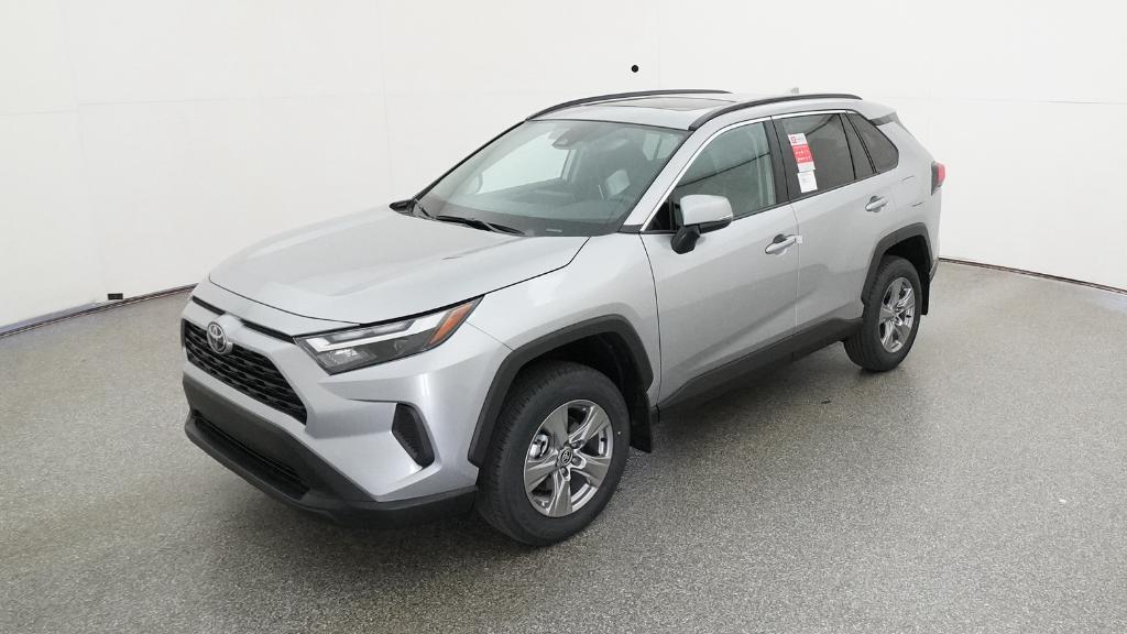 2025 Toyota RAV4 XLE's photo