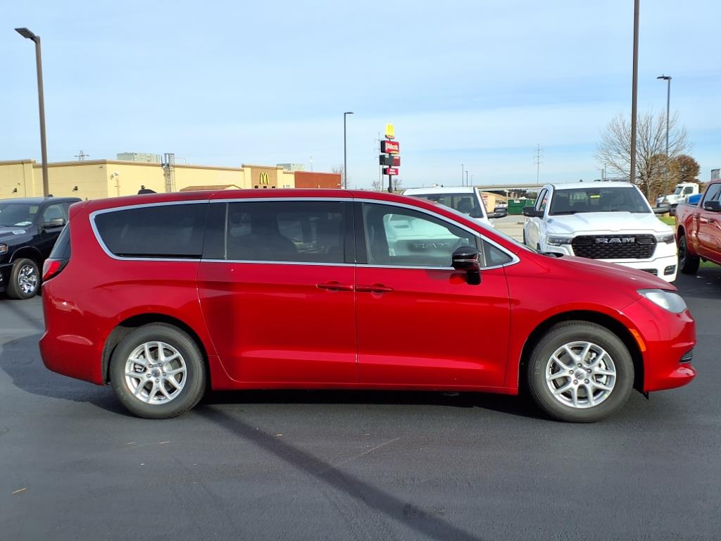 2025 Chrysler Voyager LX photo 2