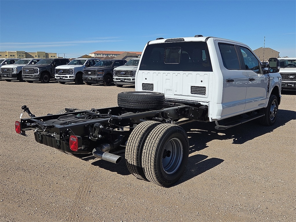 2026 Ford F-350 Super Duty Chassis Cab XL's photo