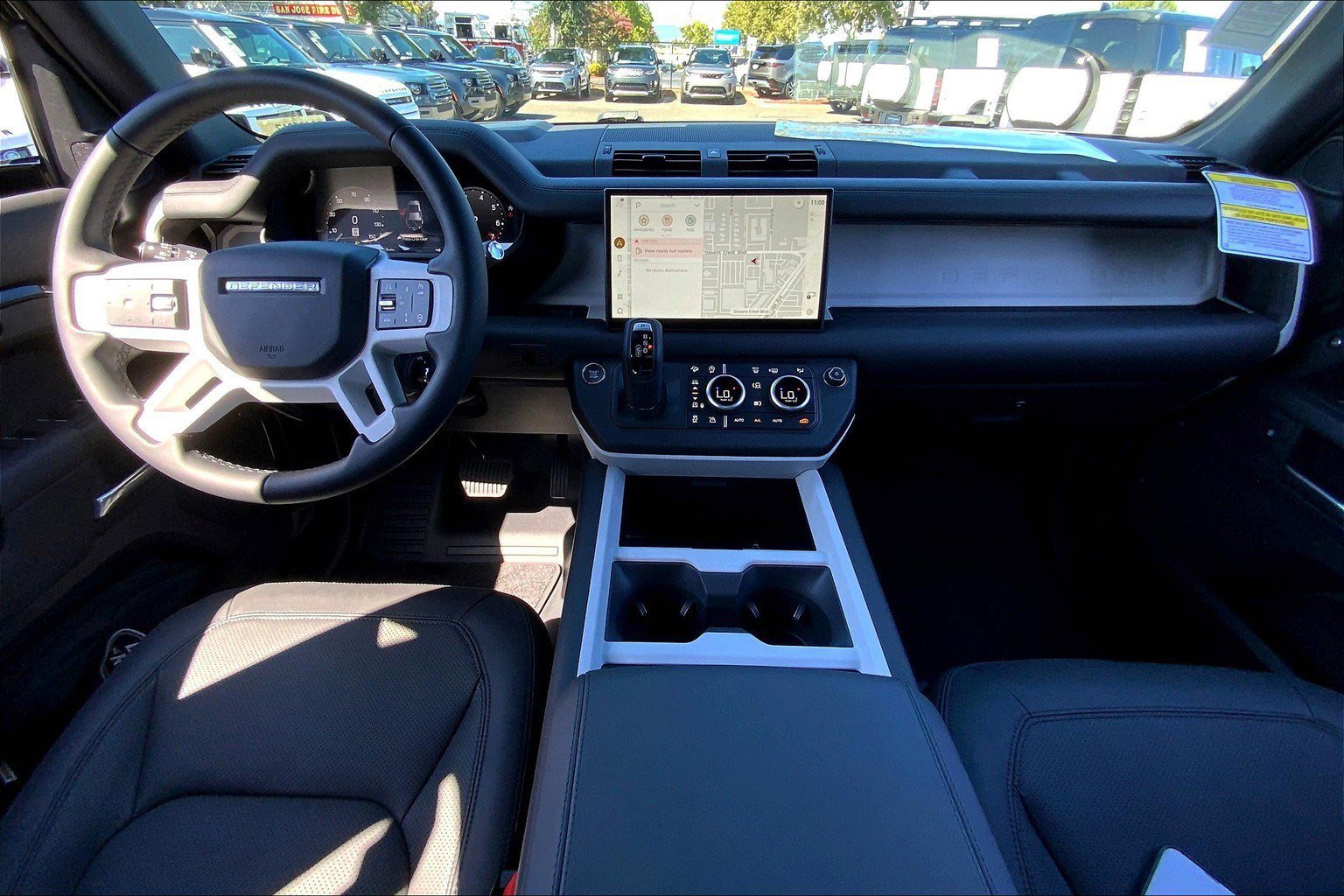 2025 Land Rover Defender 110 X-Dynamic SE photo 5