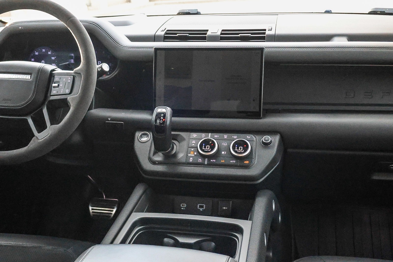 2024 Land Rover Defender 110 V8 photo 13