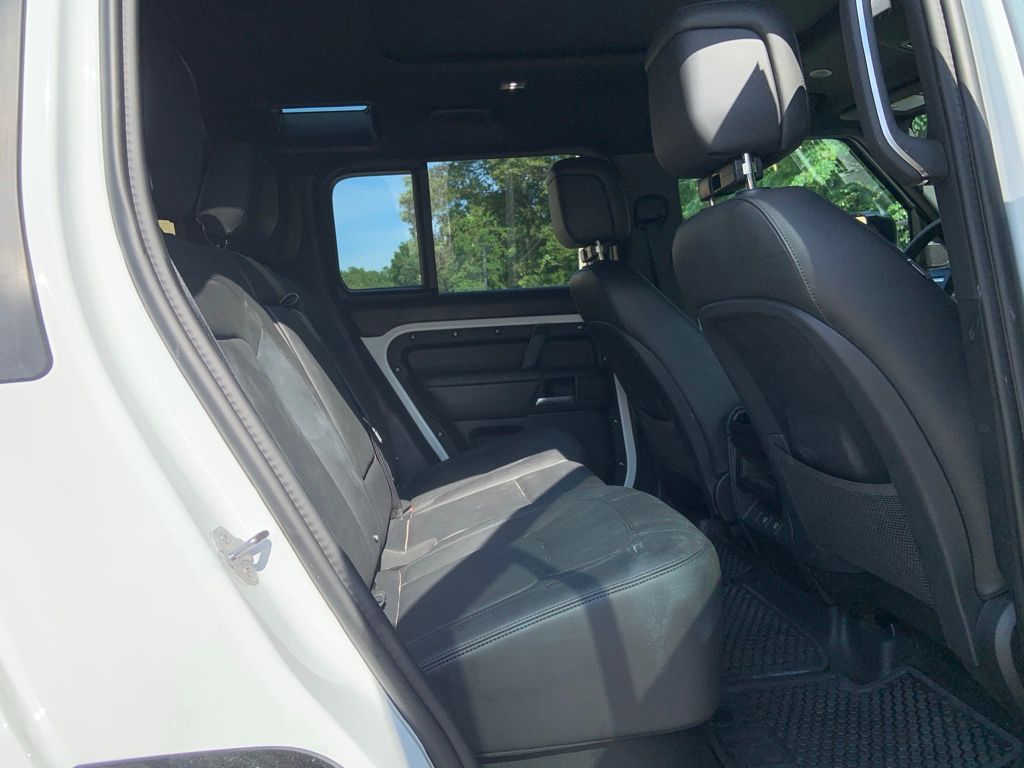 2025 Land Rover Defender 110 X-Dynamic SE photo 19