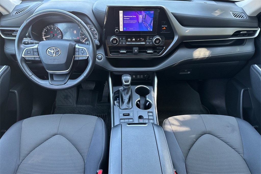 2024 Toyota Highlander LE photo 13