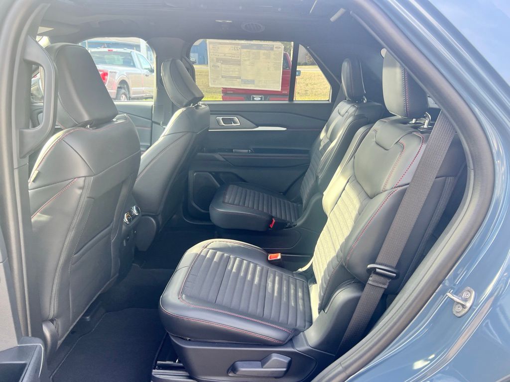 2025 Ford Explorer ST-Line photo 20