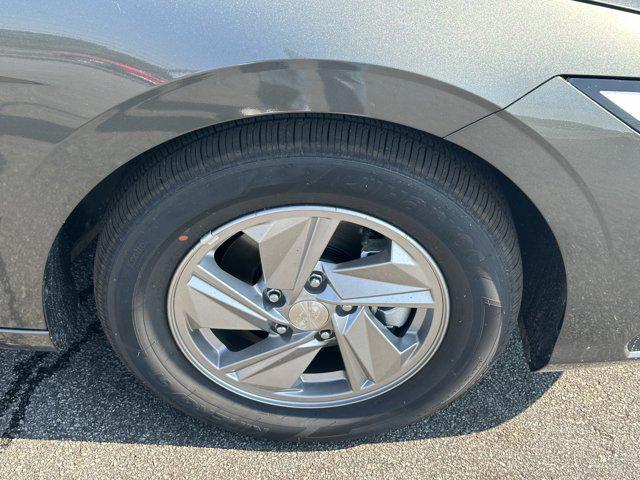 2025 Hyundai Elantra SE photo 11